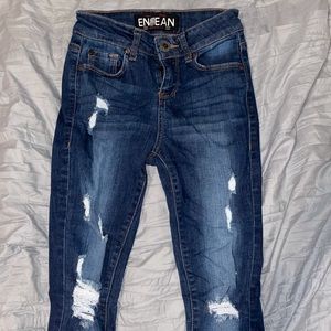 dark washed skinny jeans